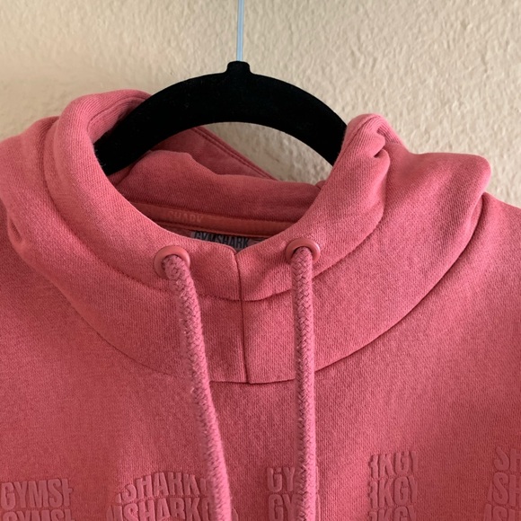 GYMSHARK Repeat Print Crop Pullover in Rose Brick - Picture 9 of 10